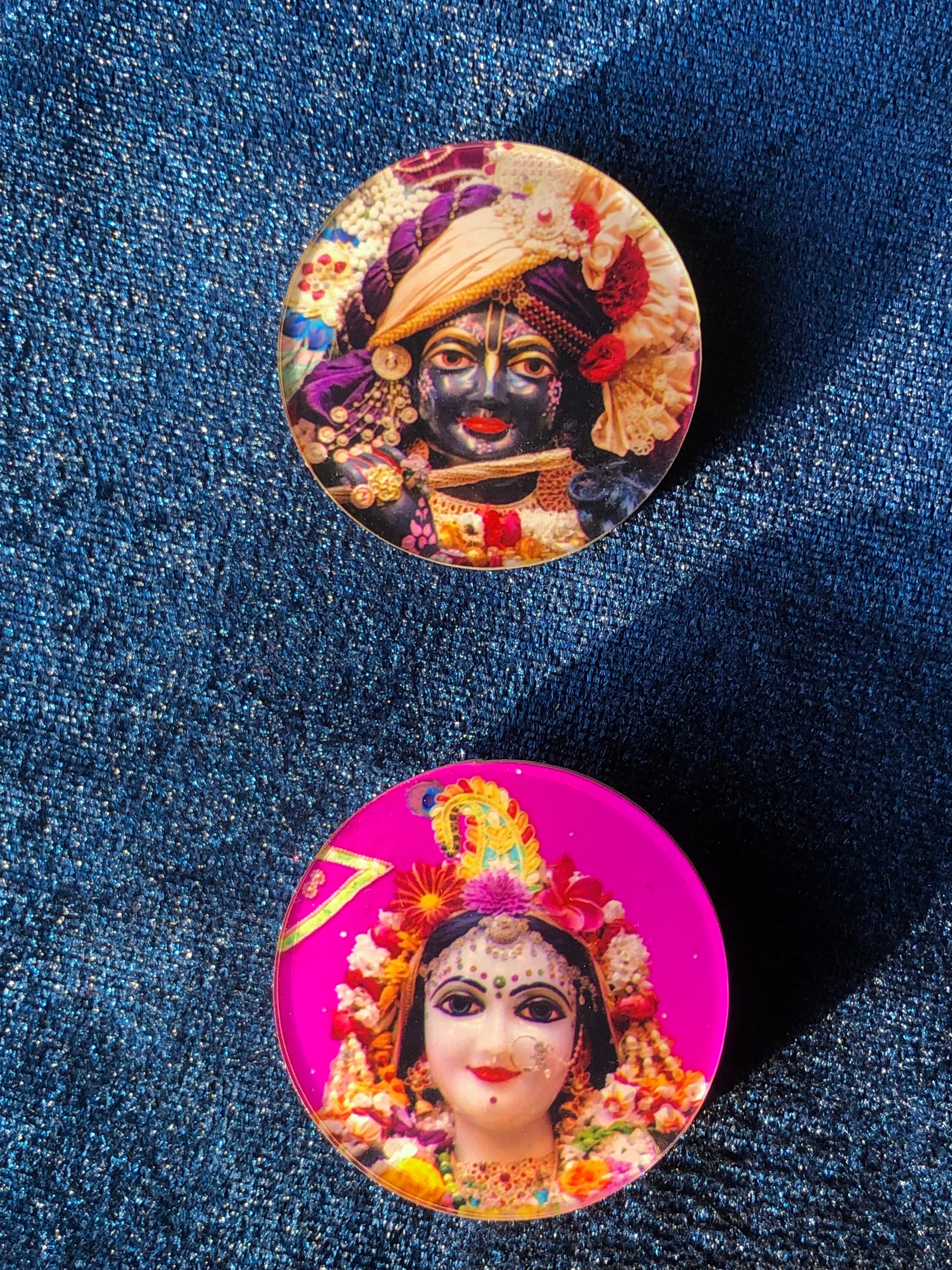 2 Piece Acrylic Badge Set (Radha Shyamsundar)